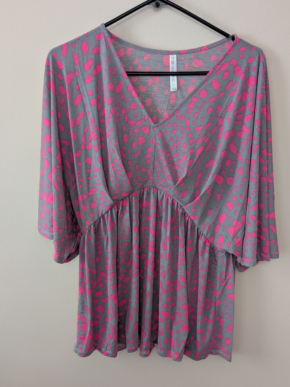 Dear Scarlett Dreamer Grey/Pink V-Neck, Flutter Sleeve, Empire Waist Blouse SML